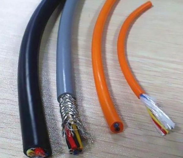 礦物電纜用金屬代替銅護套包裹芯線和絕緣材料.jpg